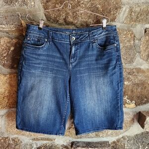 SIMPLY VERA by VERA WANG Boyfriend Mid RiseDenim Jean Short Women's Size 16